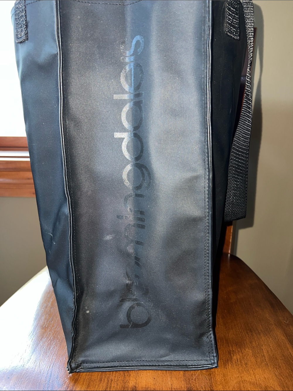 Bloomingdale’s shopping TOTE Black
14”x 11” x 6” handle drop 14”